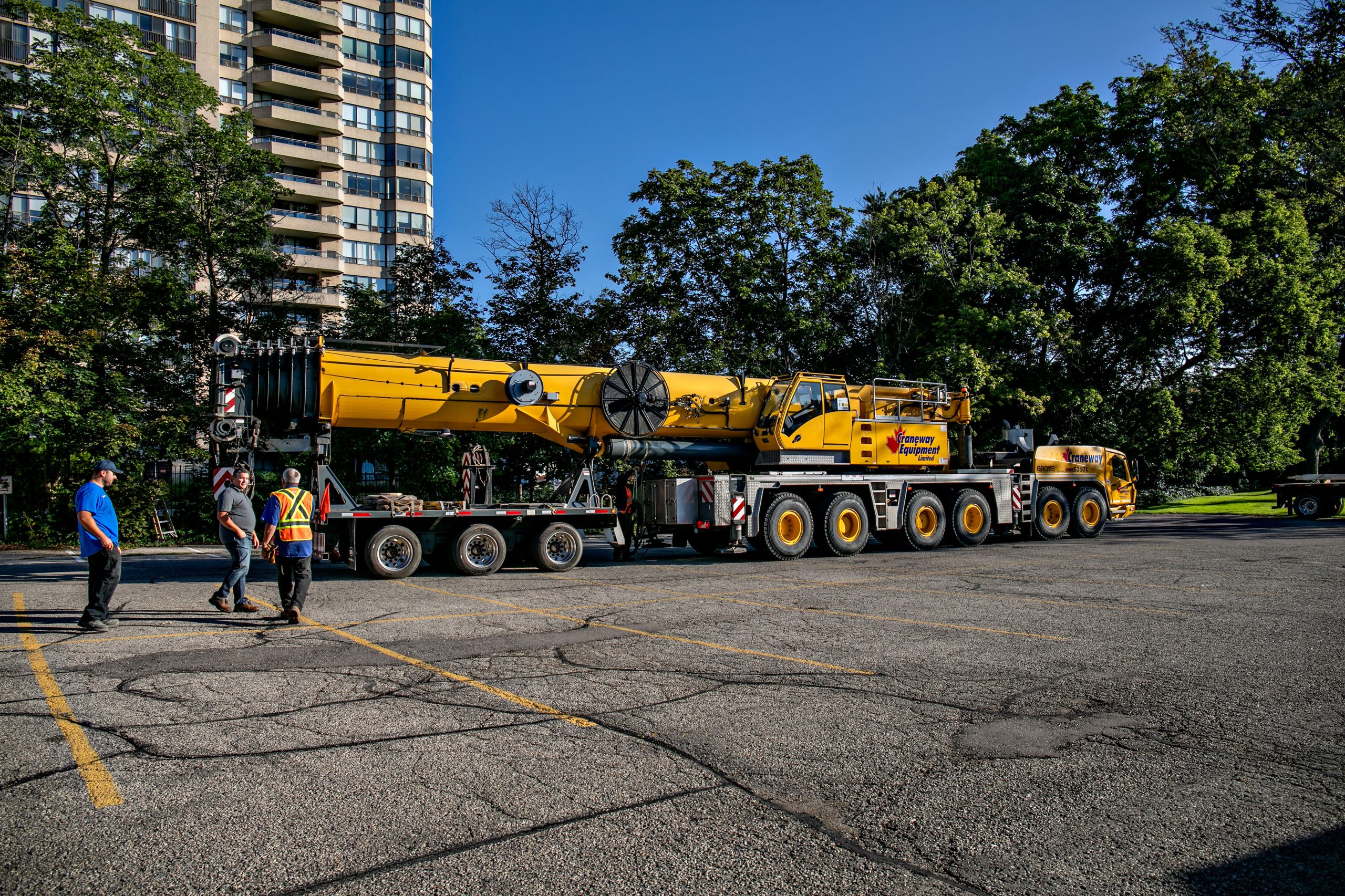 Mobile crane positioned for the Waterpark Place project.